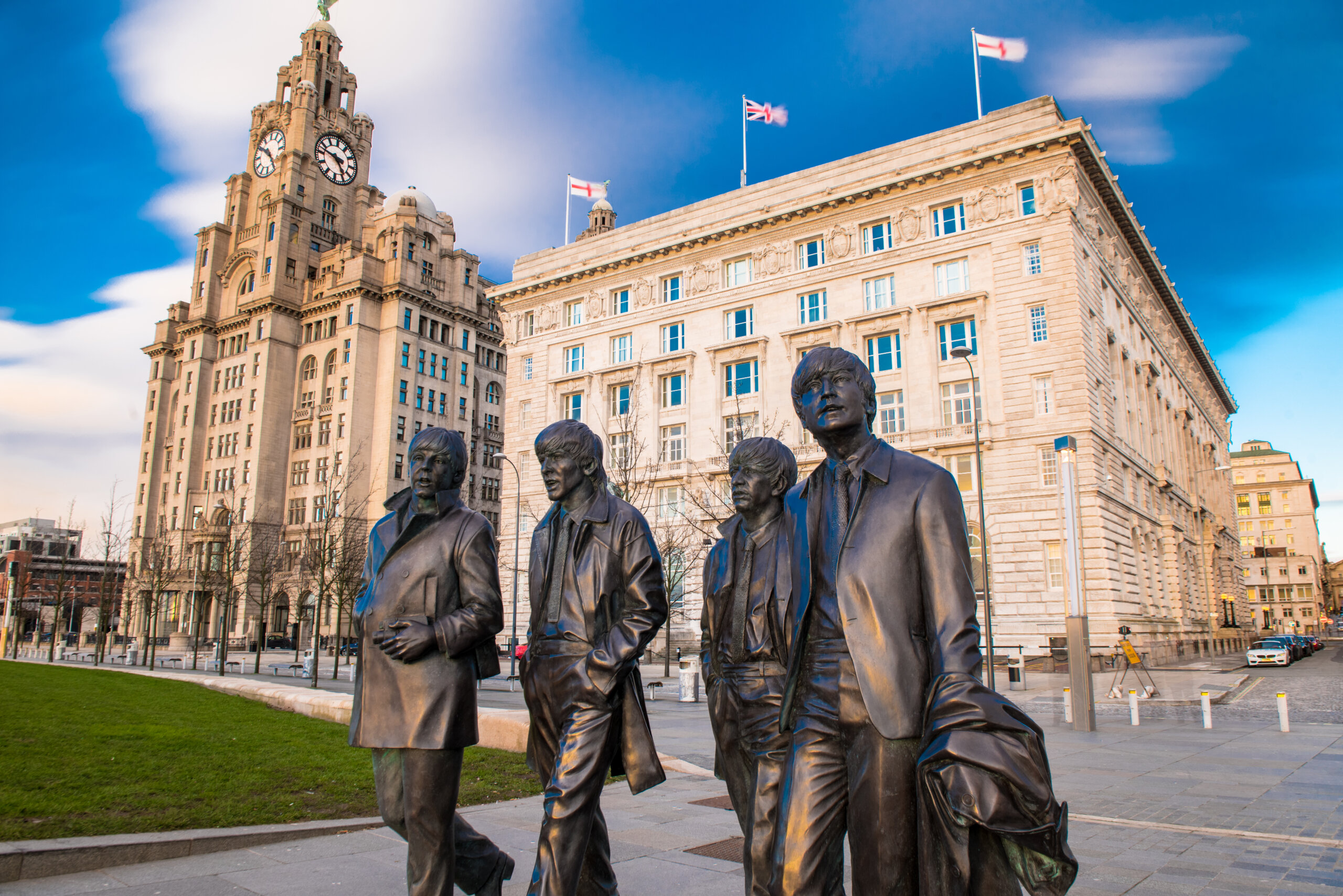 Liverpool, Wielka Brytania: 10 LUTEGO 2016 - Pomnik z brązu przedstawiający czterech Beatlesów z Liverpoolu, ważący 1,2 tony i wyrzeźbiony przez Andrew Edwardsa, stoi na nabrzeżu Liverpoolu.