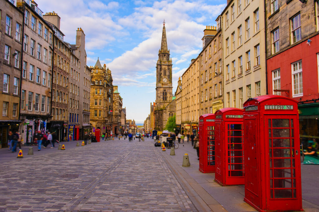 Street,View,Of,Edinburgh,,Scotland,,Uk