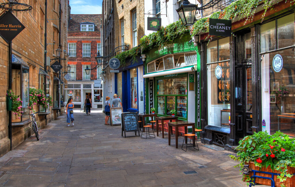 CAMBRIDGE, UK - JULY 31, 2020: Beutifull small street in Cambridge with no people during pandemic lockdown. HDR style image.