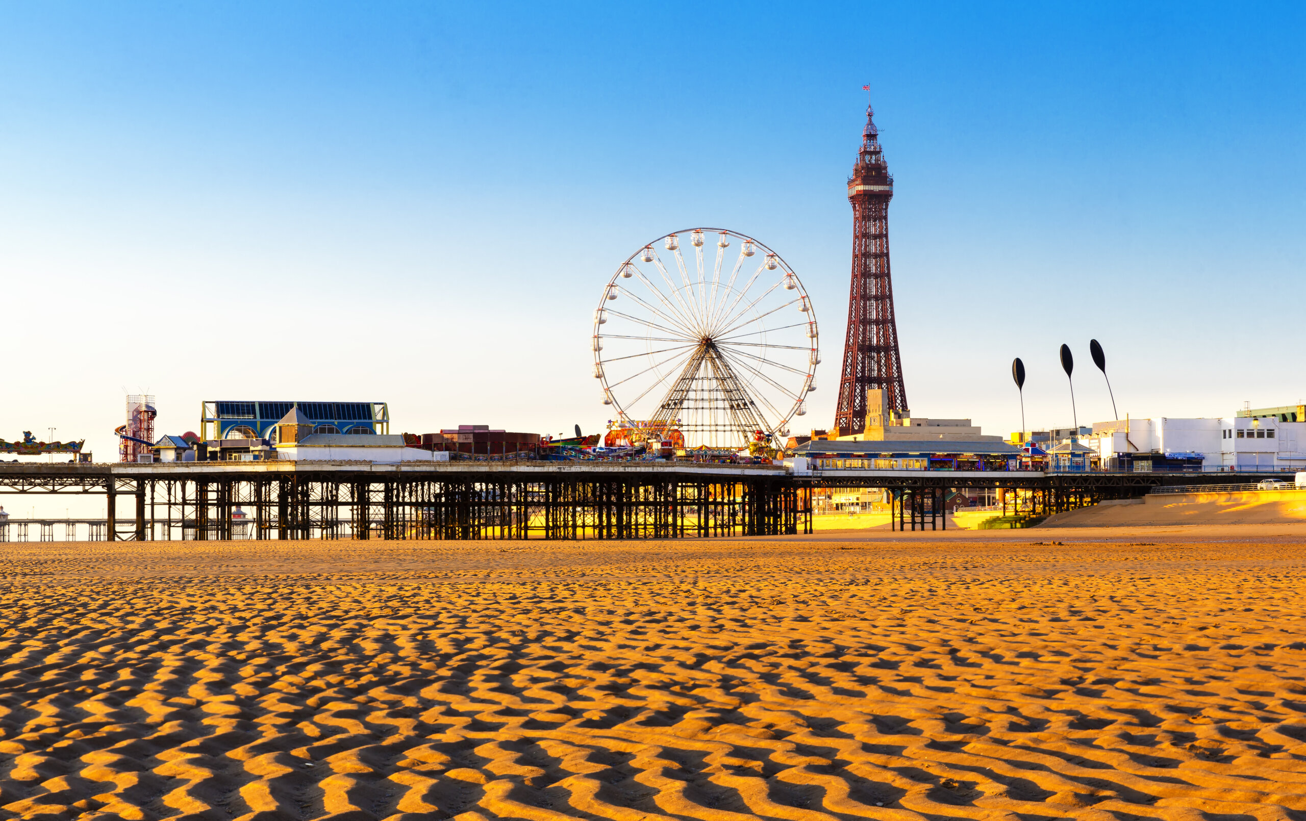 Wieża w Blackpool i Central Pier diabelski młyn, Lancashire, Anglia, Wielka Brytania