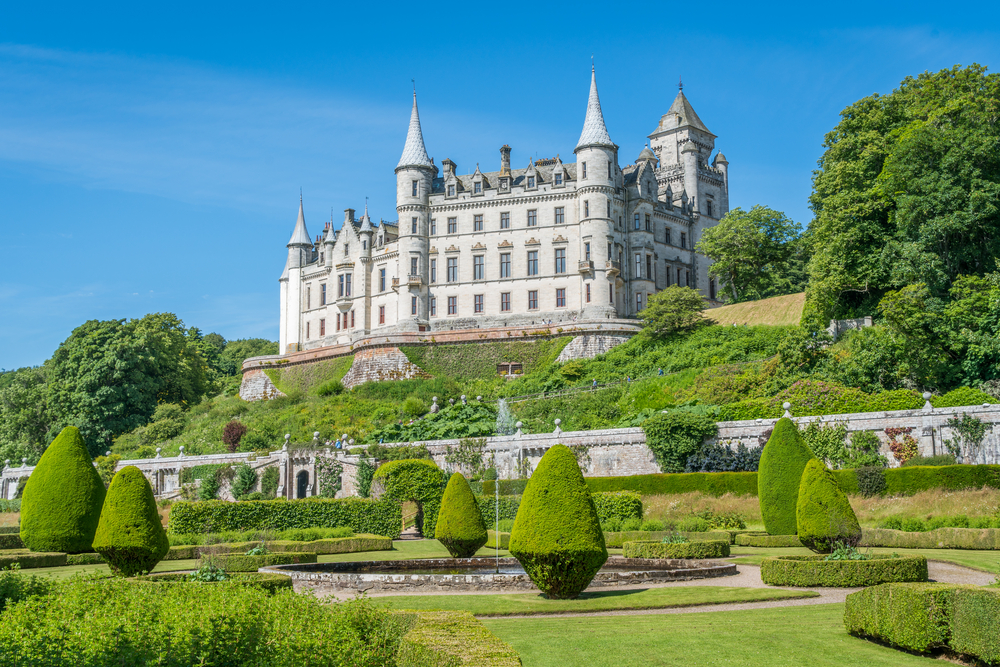 Dunrobin,Castle,In,A,Sunny,Day,,Sutherland,County,,Scotland.