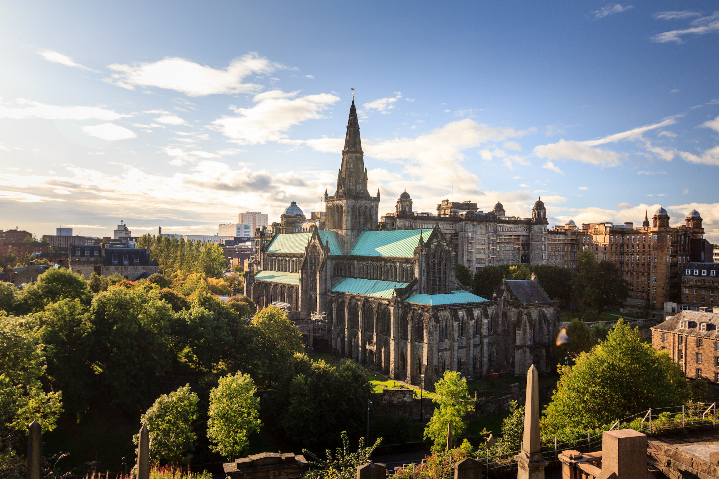 Katedra w Glasgow w słoneczny dzień