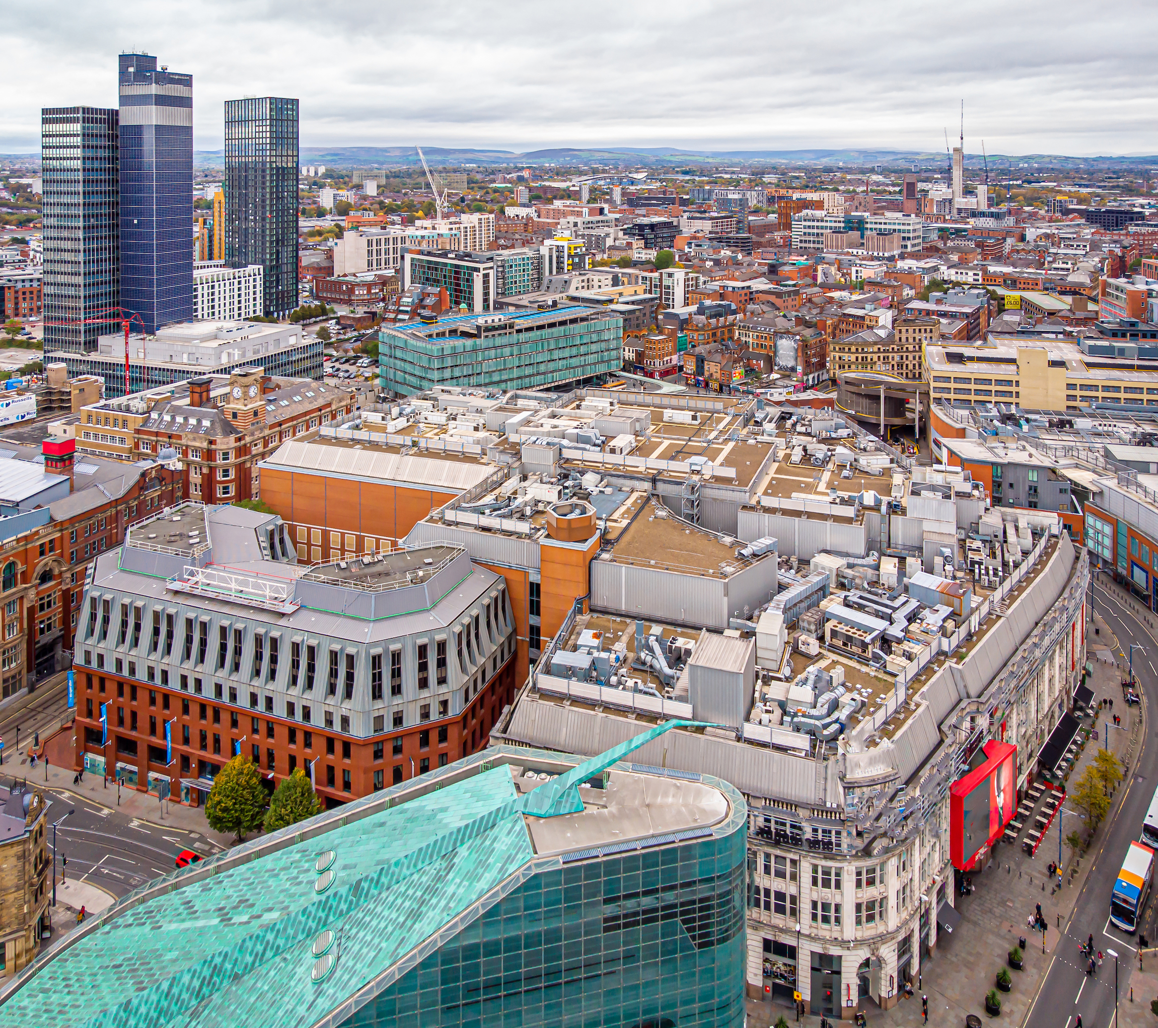 Widok Manchesteru z lotu ptaka jesienią, Wielka Brytania