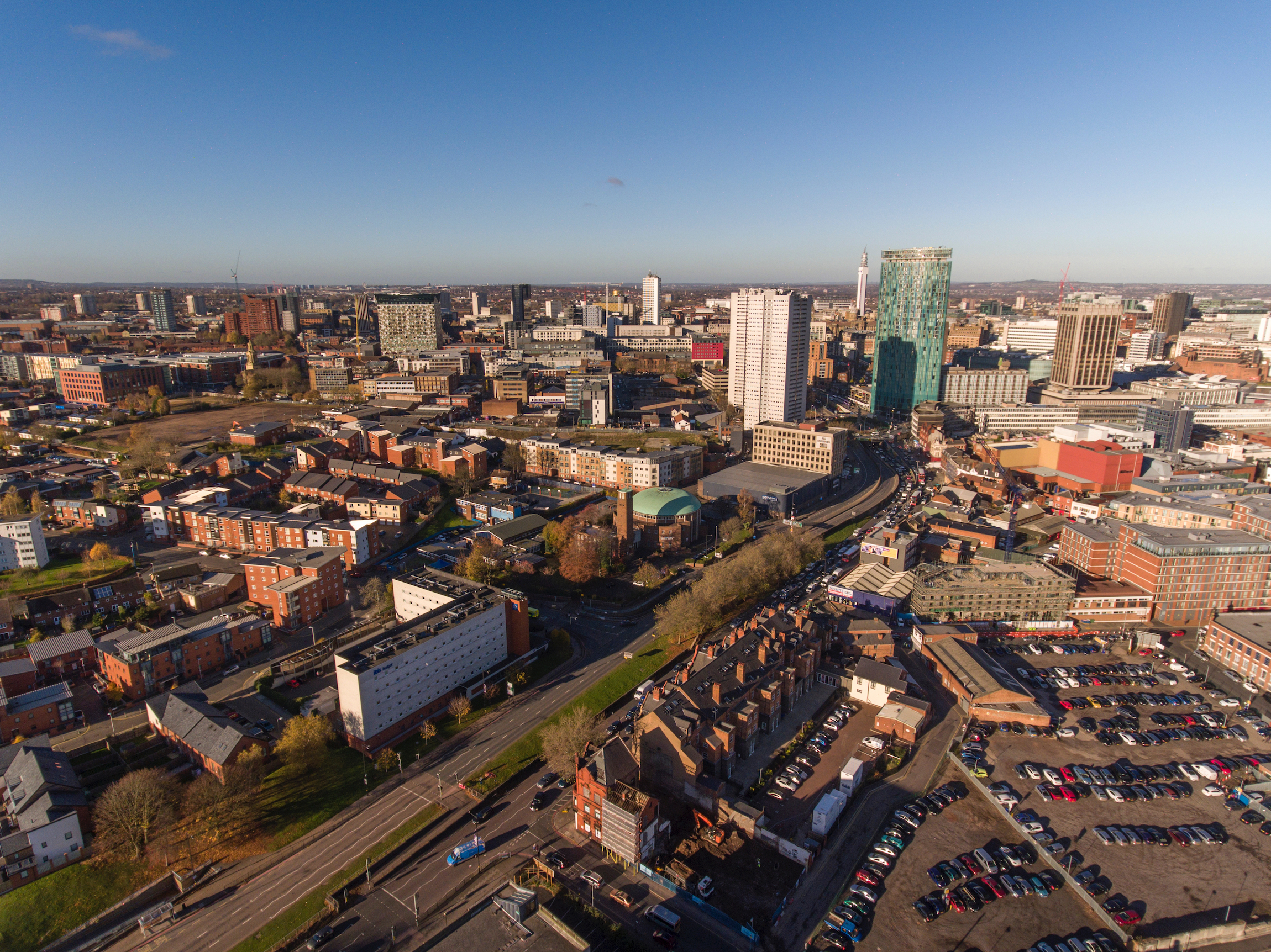 Widok z lotu ptaka na centrum Birmingham, Wielka Brytania.